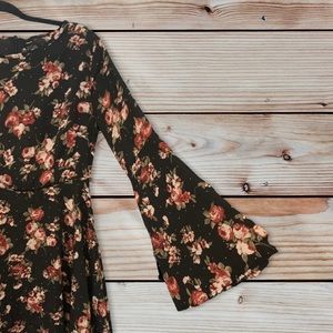 SHEIN bell sleeve floral dress size XS